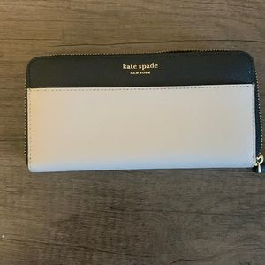 Kate spade large conventional wallet